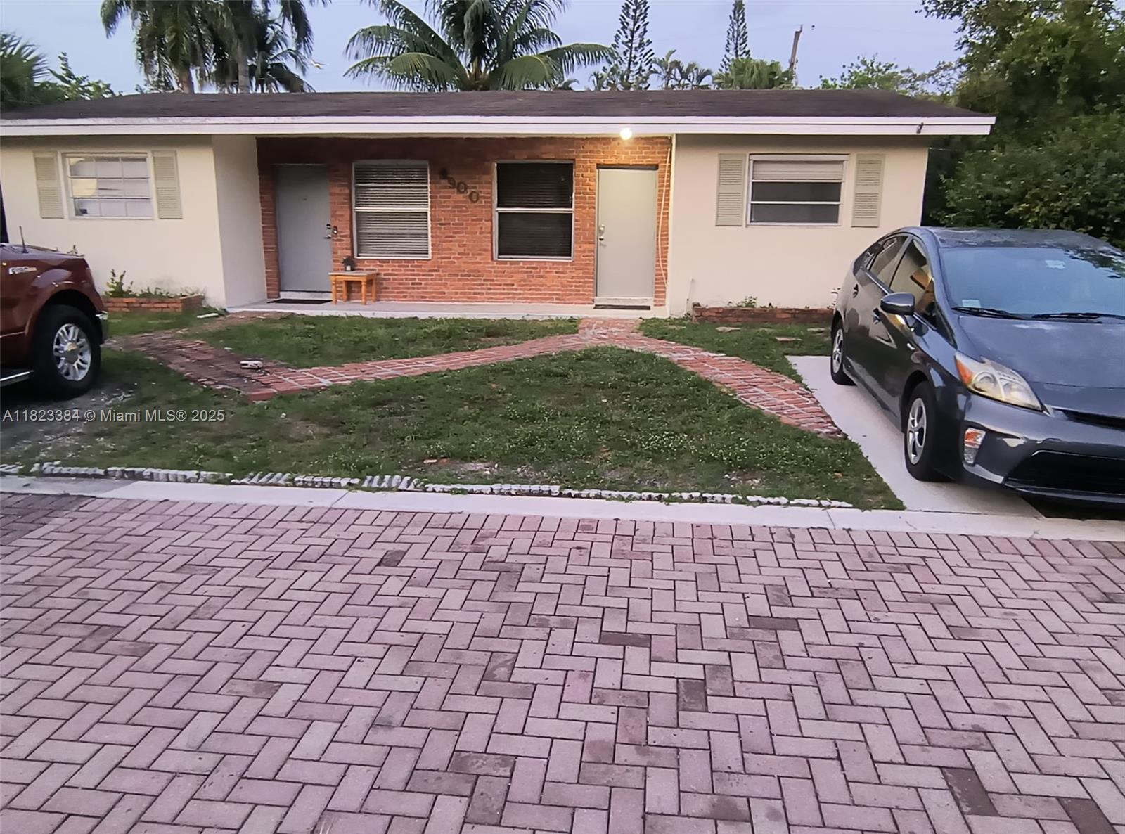 Rental Property at 4900 Sw 28th Ter S, Dania Beach, Miami-Dade County, Florida - Bedrooms: 2 
Bathrooms: 1  - $2,500 MO.