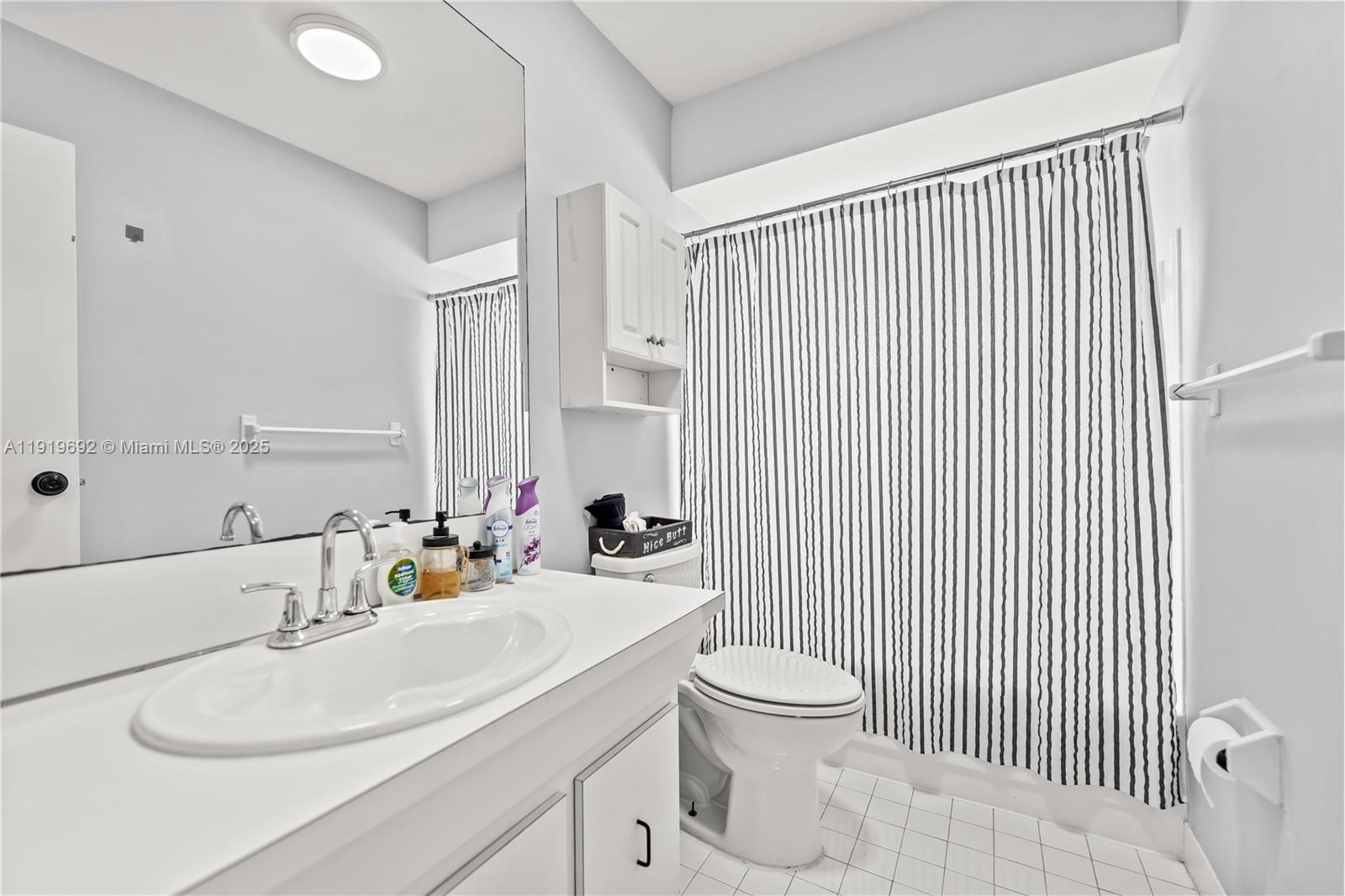 SUNRISE GOLF VILLAGE SEC - Residential Lease