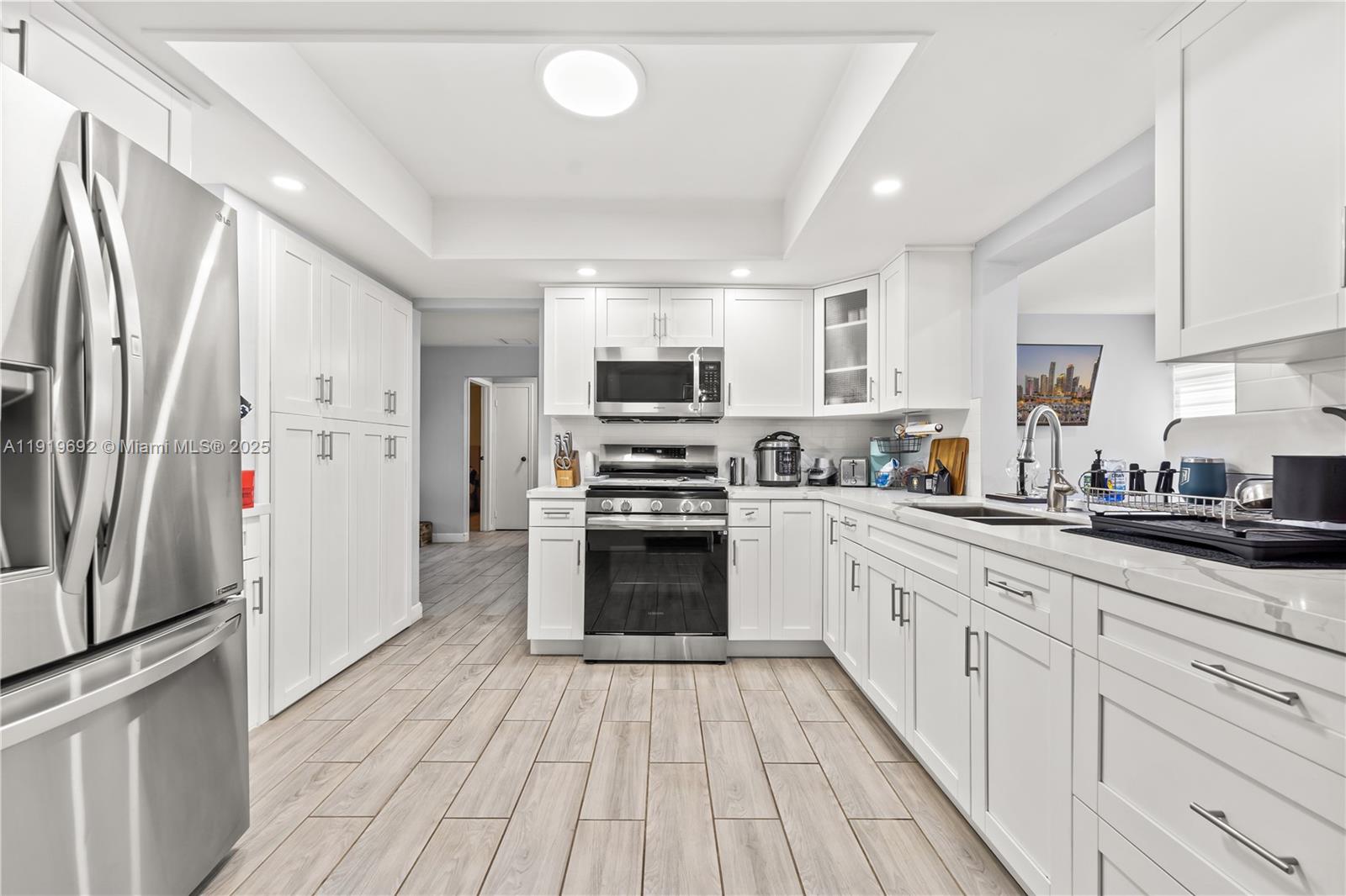 SUNRISE GOLF VILLAGE SEC - Residential Lease