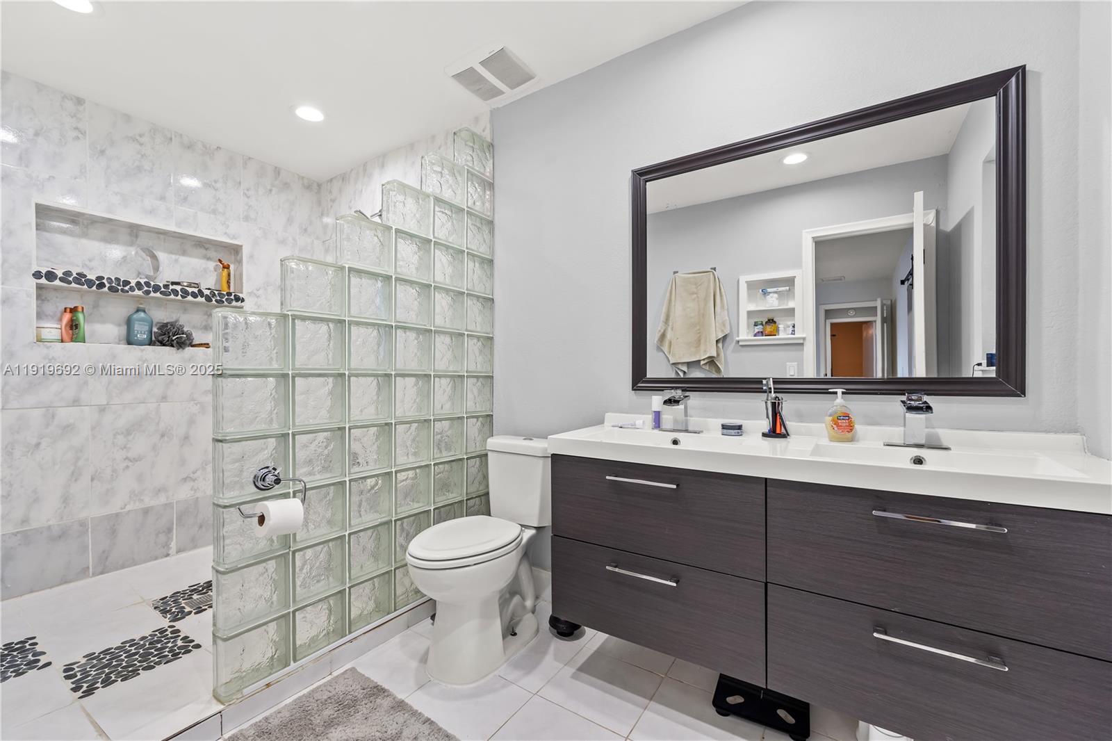 SUNRISE GOLF VILLAGE SEC - Residential Lease