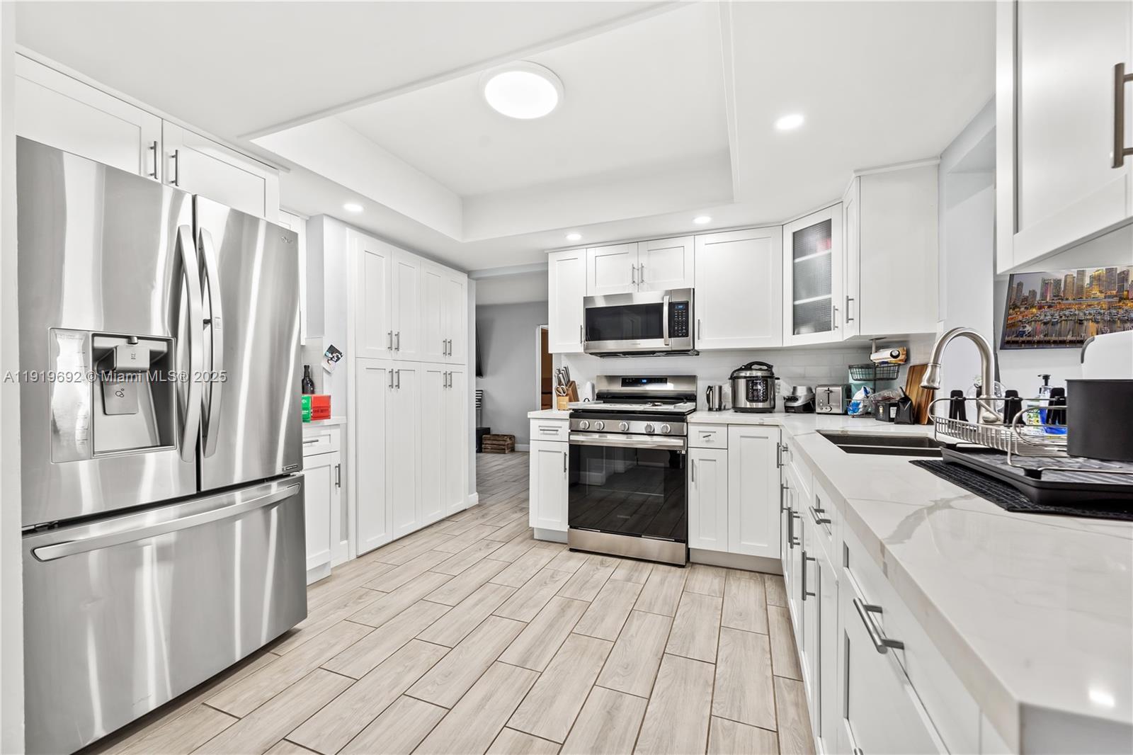 SUNRISE GOLF VILLAGE SEC - Residential Lease