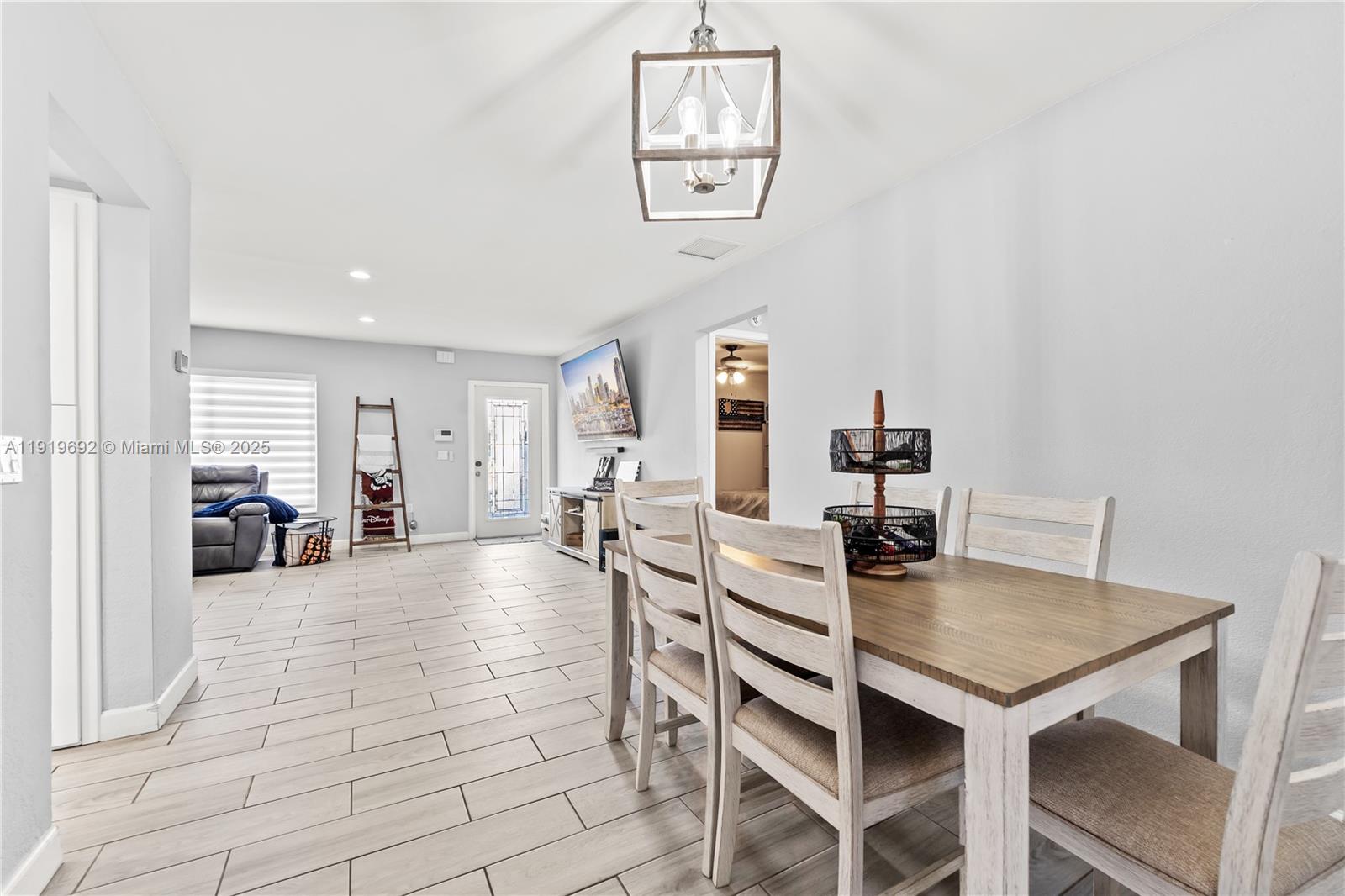 SUNRISE GOLF VILLAGE SEC - Residential Lease