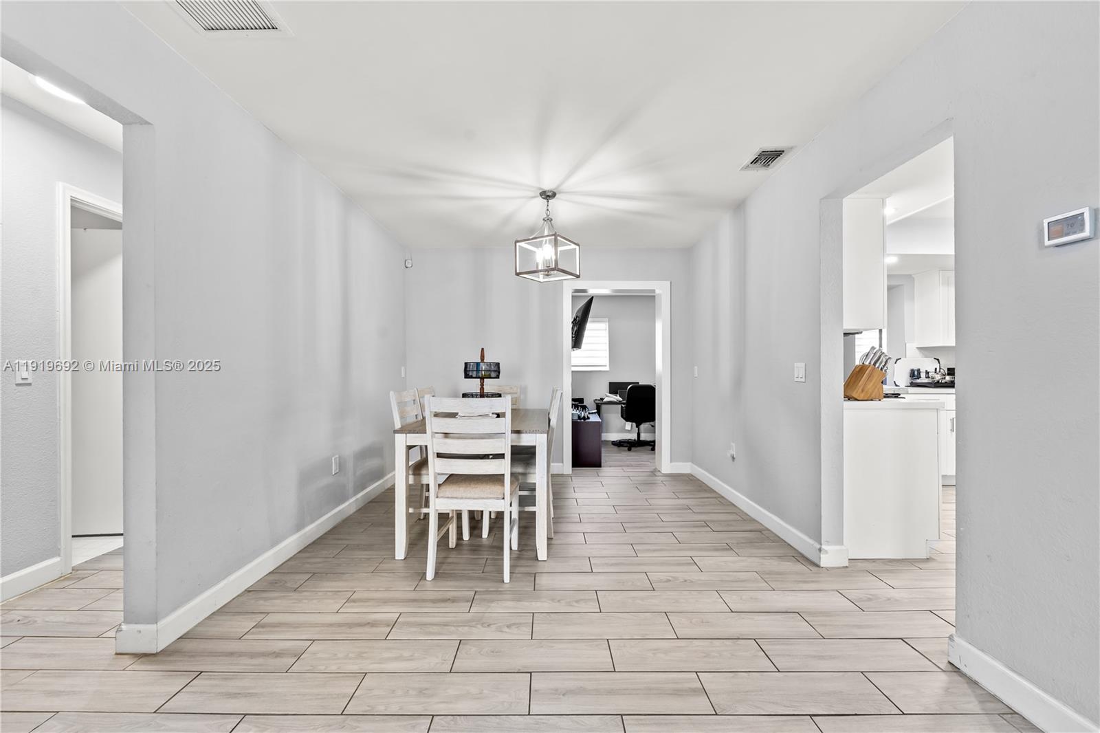 SUNRISE GOLF VILLAGE SEC - Residential Lease