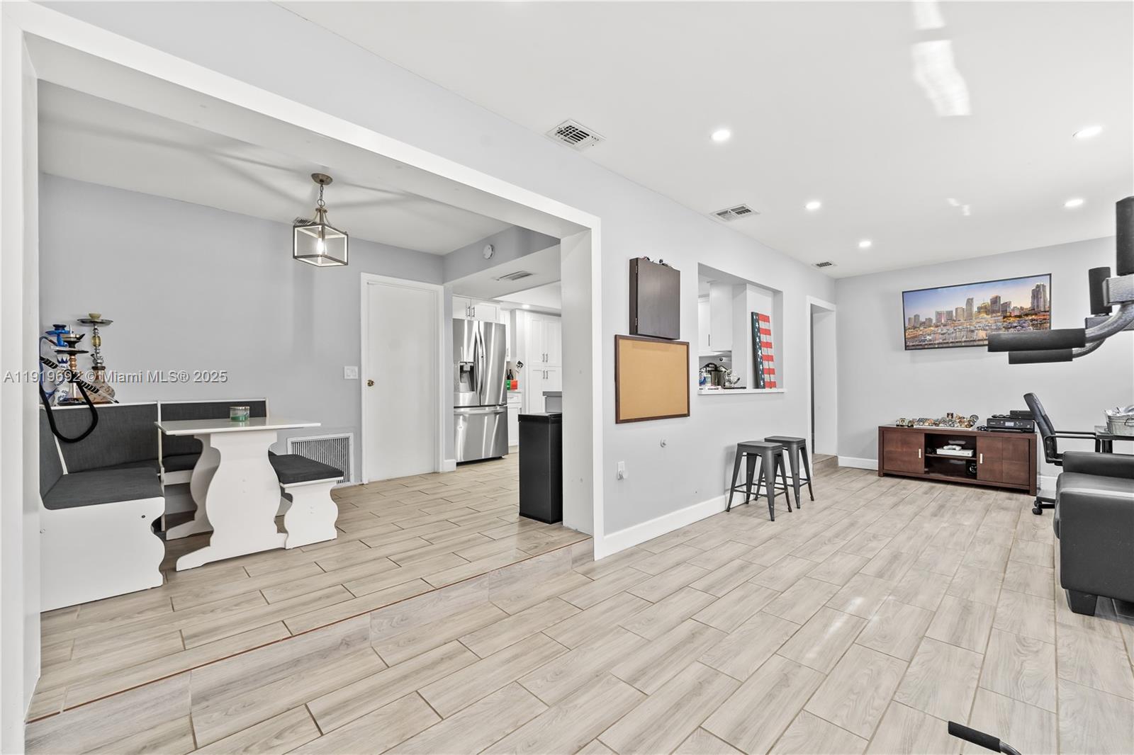 SUNRISE GOLF VILLAGE SEC - Residential Lease