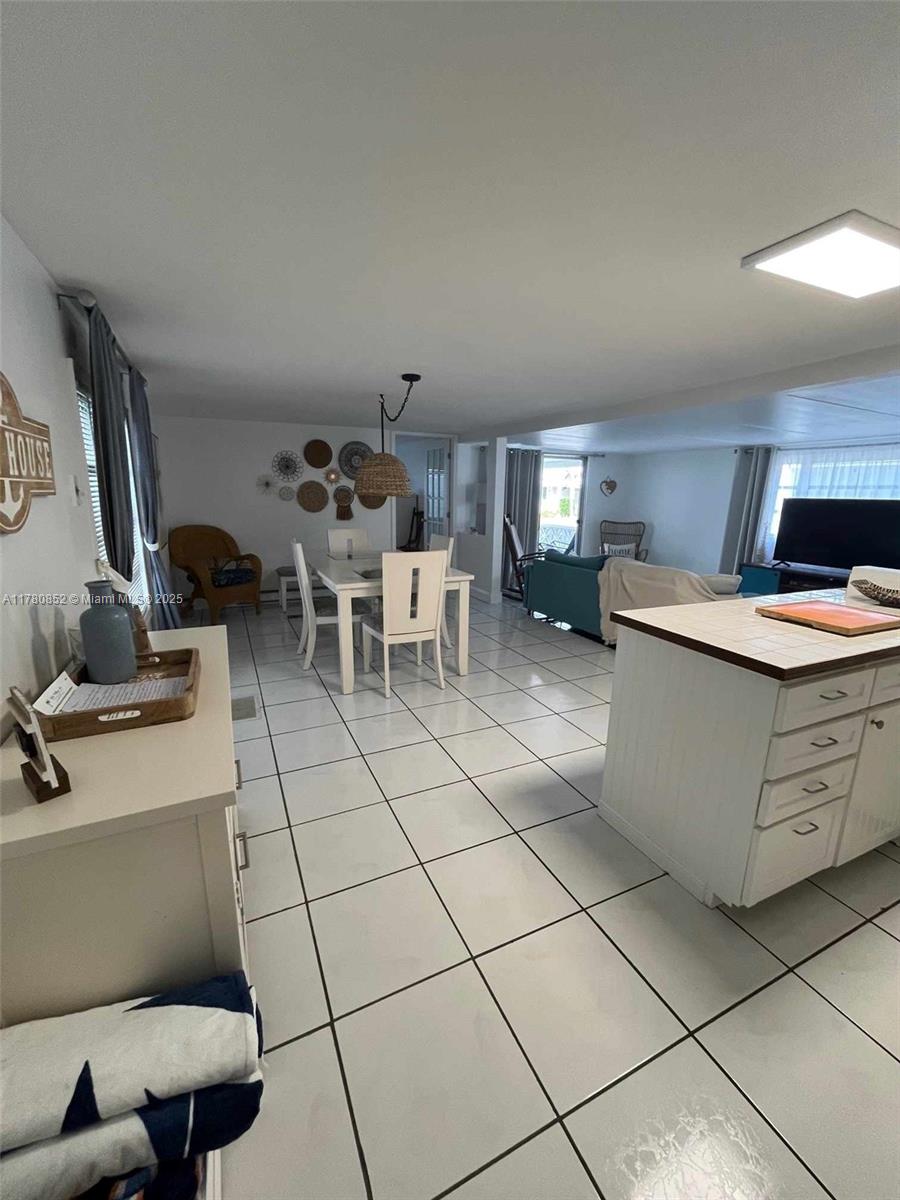 2761 SW 48th Ter