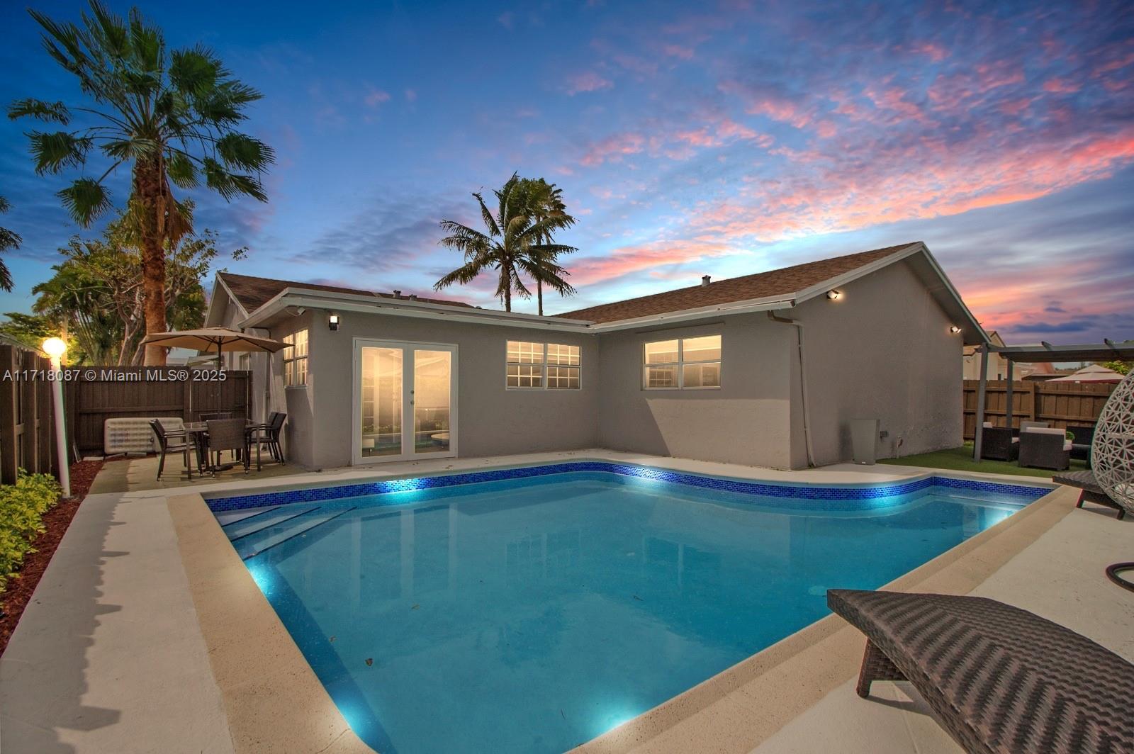 405 Se 4th St 1, Dania Beach, Miami-Dade County, Florida - 5 Bedrooms  
3 Bathrooms - 