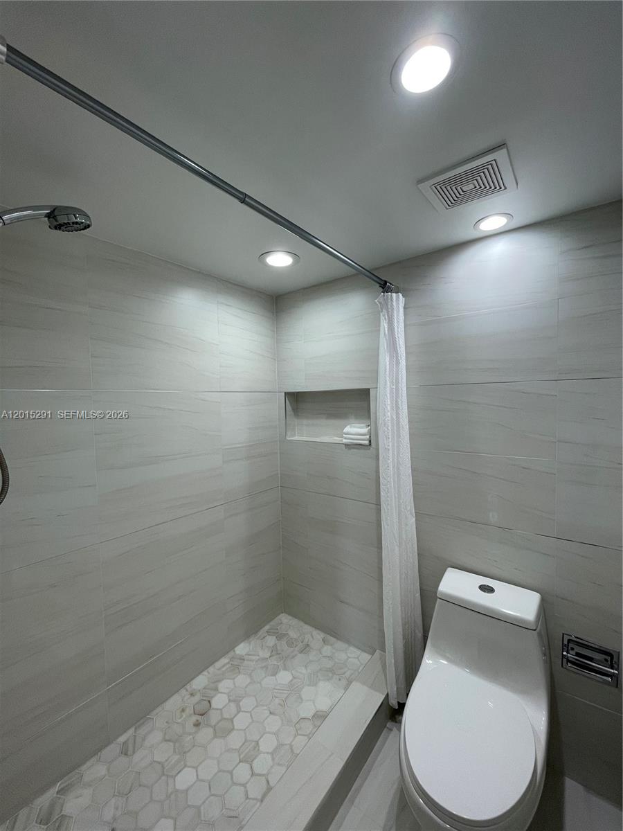 AVENTURA ELDORADO CONDO - Residential Lease
