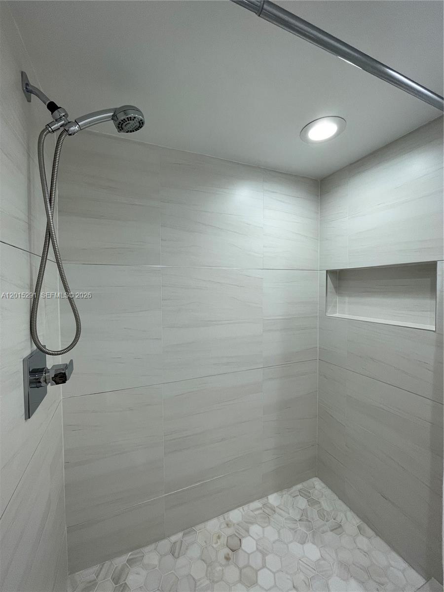 AVENTURA ELDORADO CONDO - Residential Lease