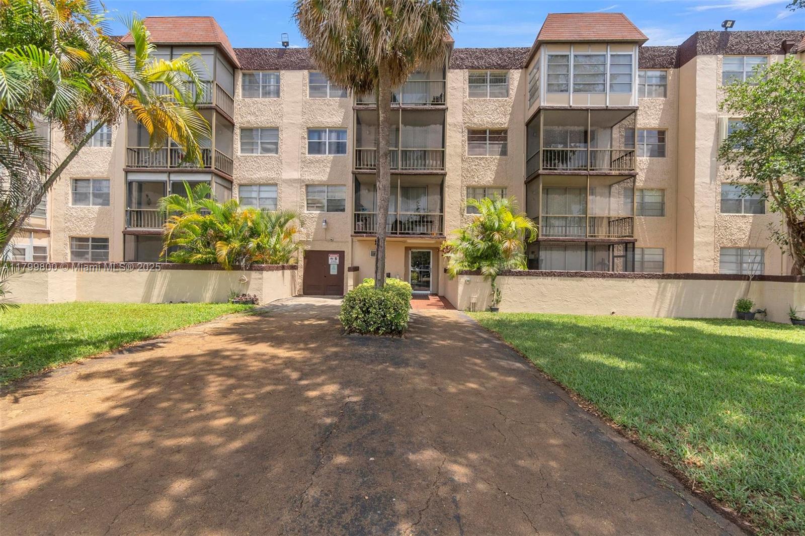 7300 Nw 17th St 203, Plantation, Miami-Dade County, Florida - 2 Bedrooms  
2 Bathrooms - 