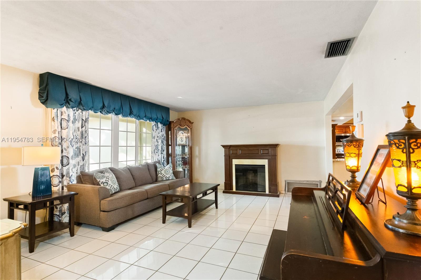 PASADENA LAKES WEST - Residential