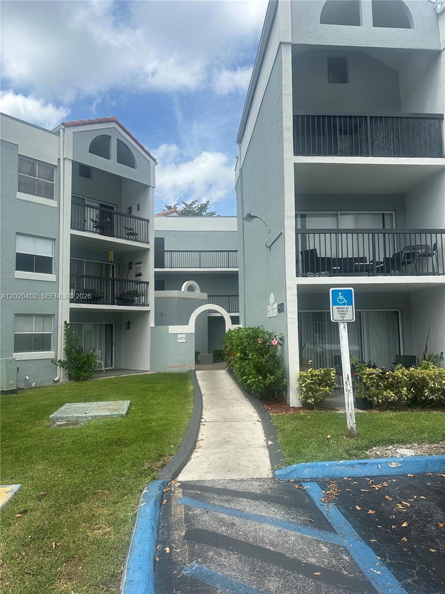 MEDITERRANEAN VILLAS COND - Residential