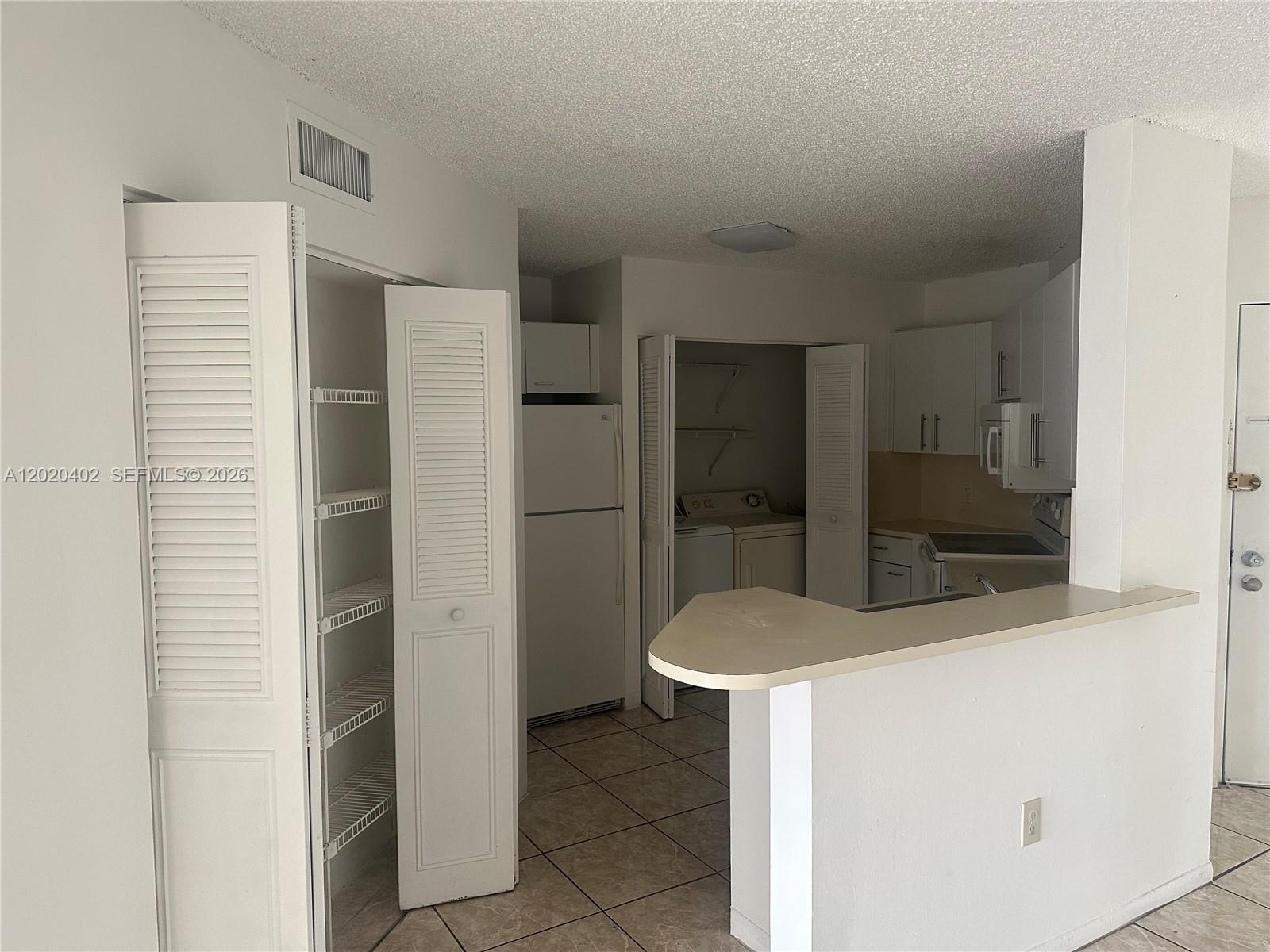 MEDITERRANEAN VILLAS COND - Residential