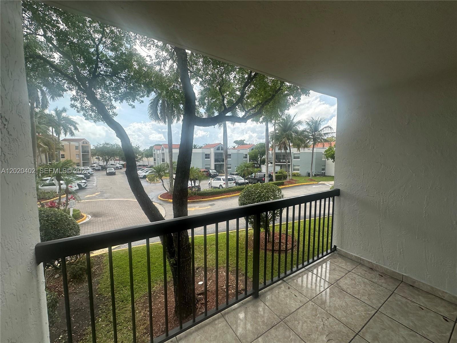 MEDITERRANEAN VILLAS COND - Residential