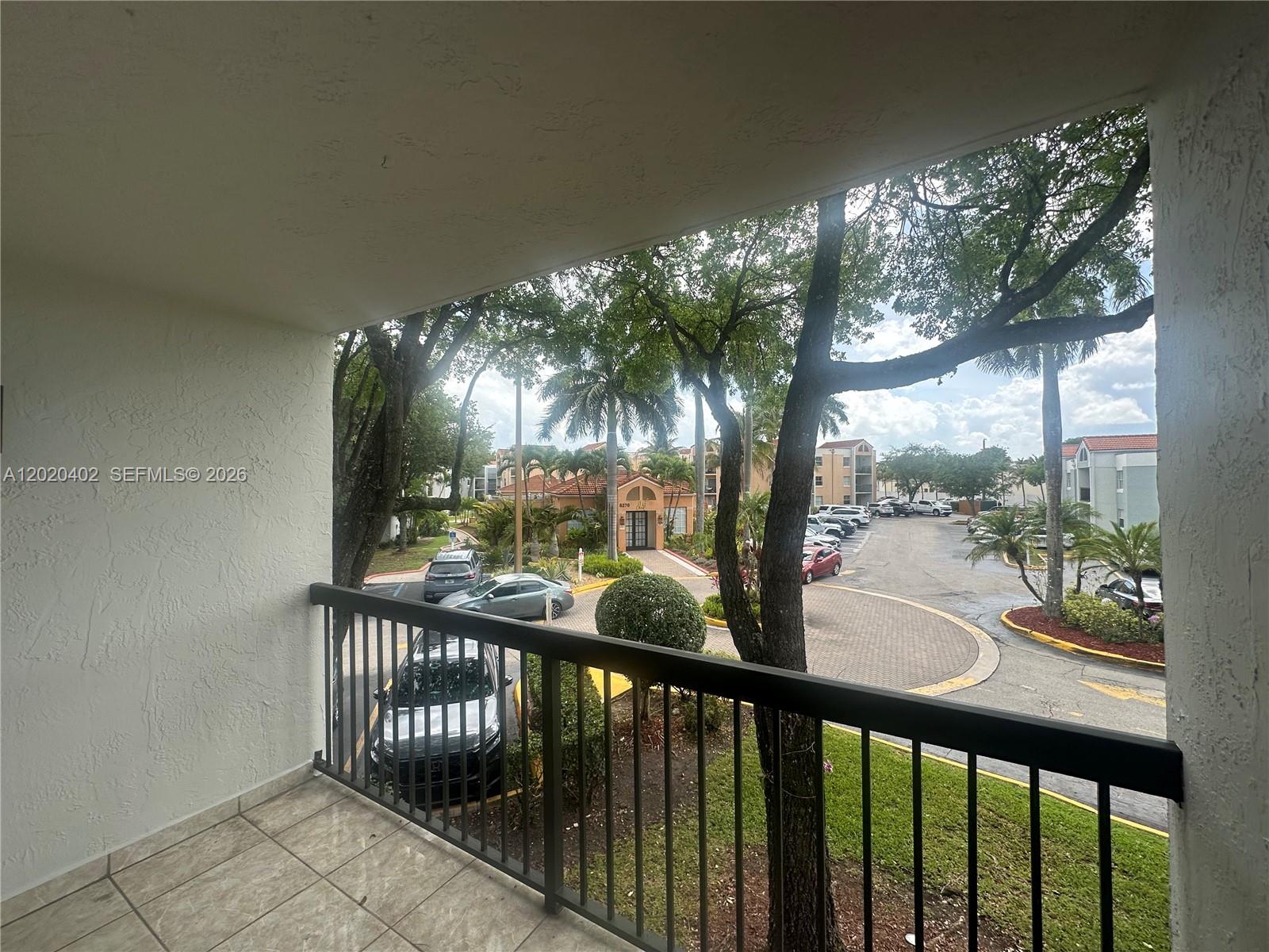 MEDITERRANEAN VILLAS COND - Residential
