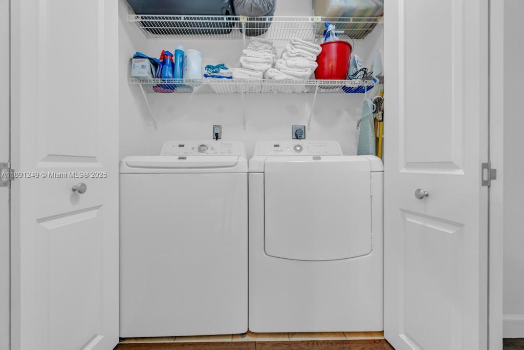 CALUSA POINT - Residential