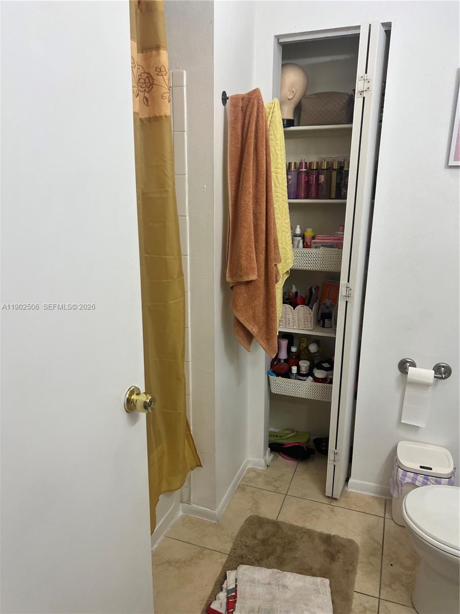 PALM LAKE CONDO - Residential