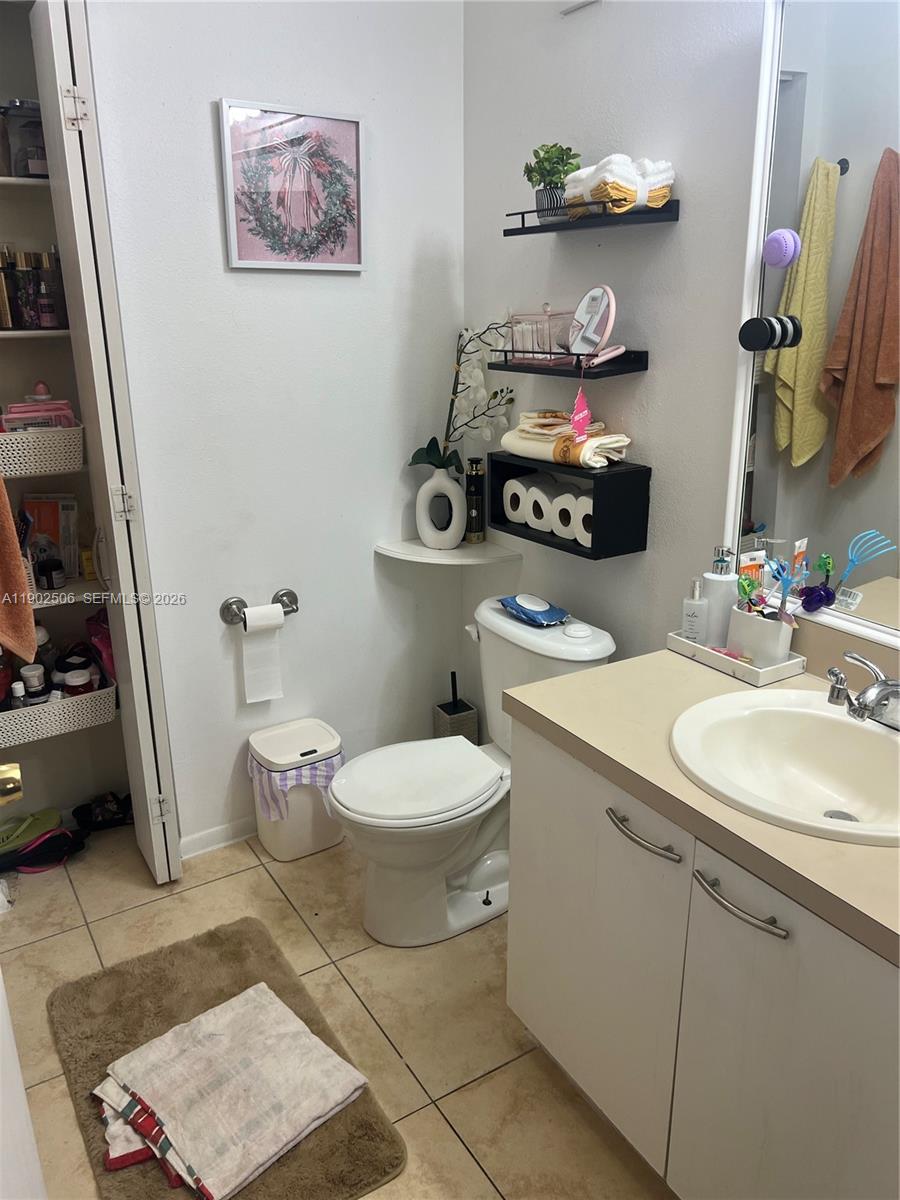 PALM LAKE CONDO - Residential