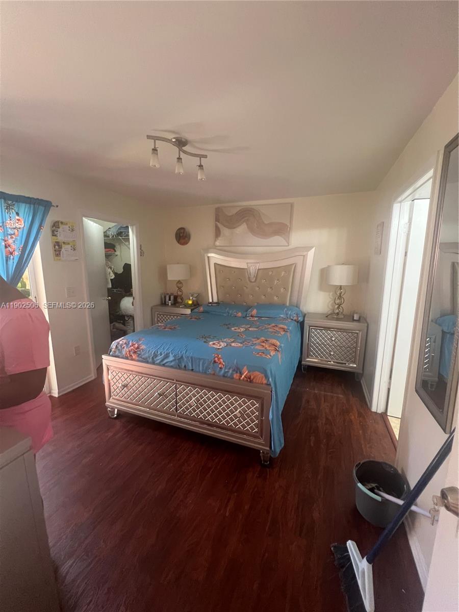 PALM LAKE CONDO - Residential