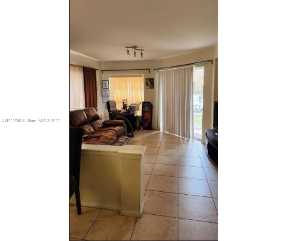 PALM LAKE CONDO - Residential