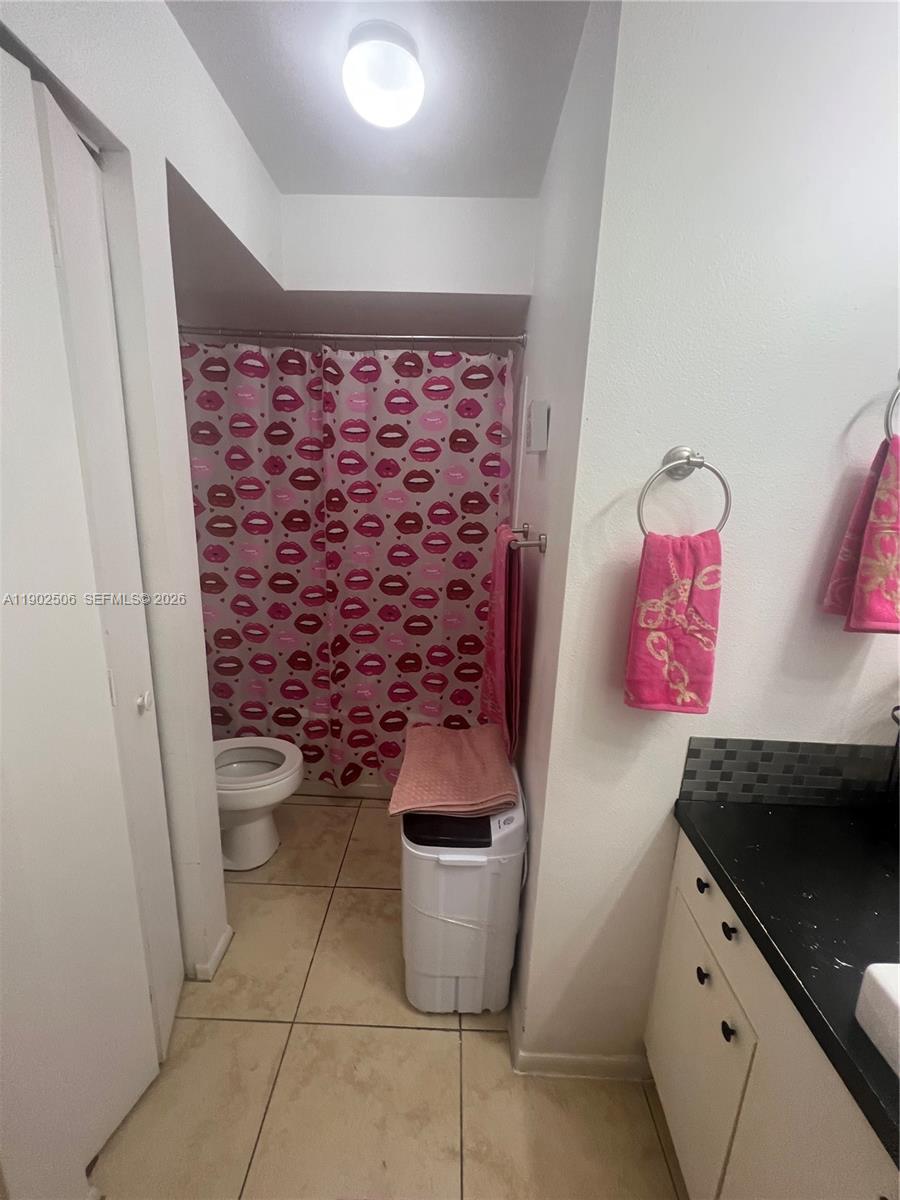 PALM LAKE CONDO - Residential