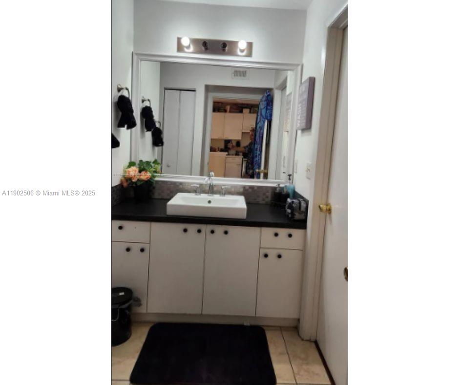 View photos, virtual tours, details... 4791 Via Palm Lks 1701