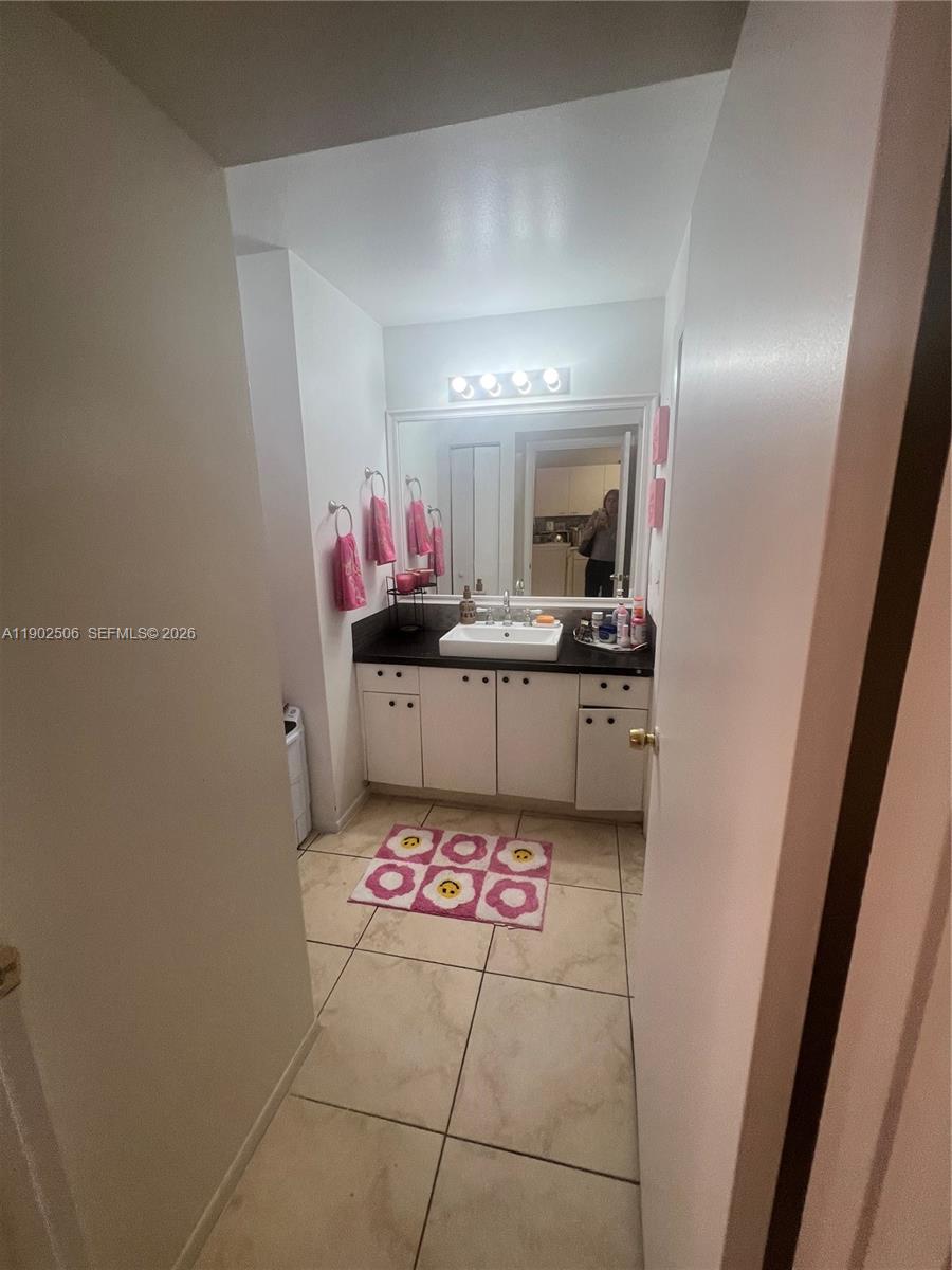 PALM LAKE CONDO - Residential