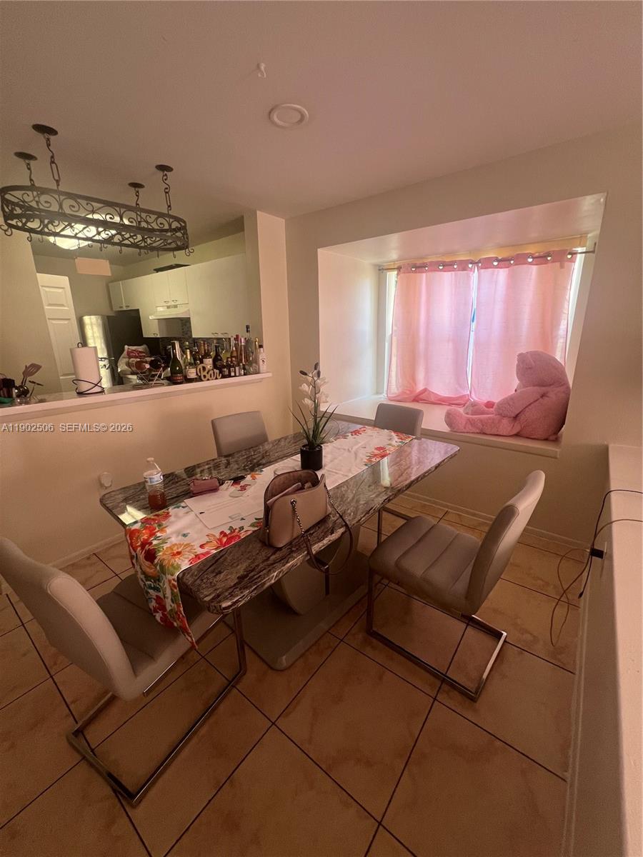 PALM LAKE CONDO - Residential