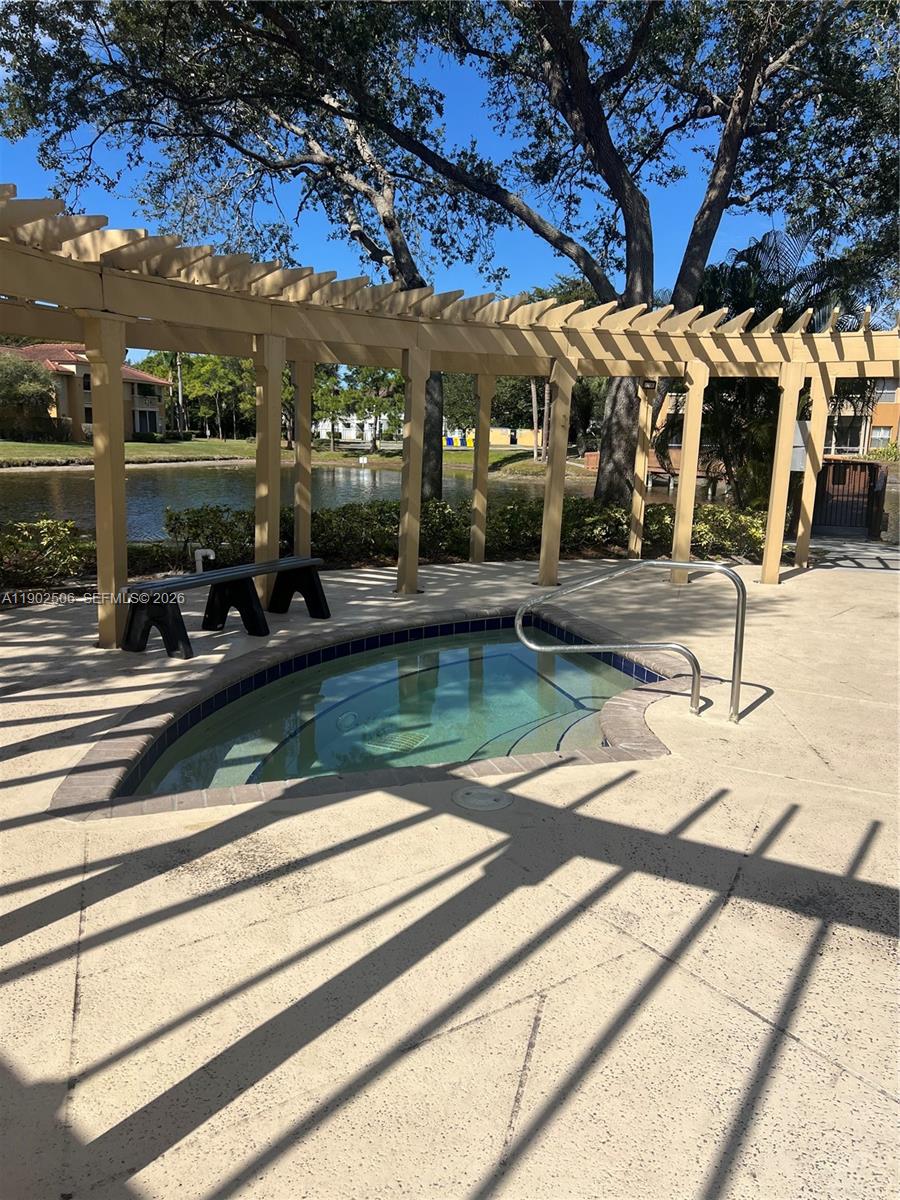 PALM LAKE CONDO - Residential