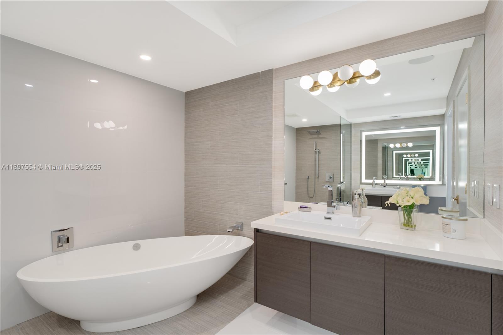 PARQUE TOWERS CONDO - Residential