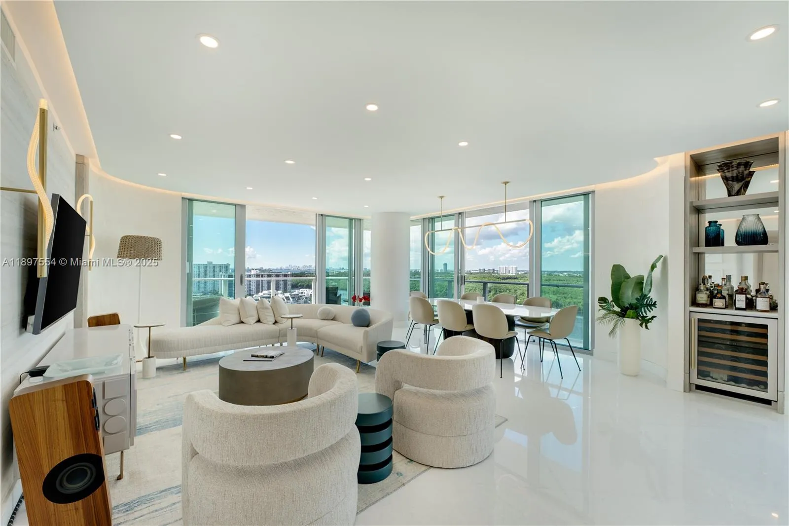 Sunny Isles Beach, Florida 33160, United States, 3 Bedrooms Bedrooms, ,4 BathroomsBathrooms,Residential,Active,229868