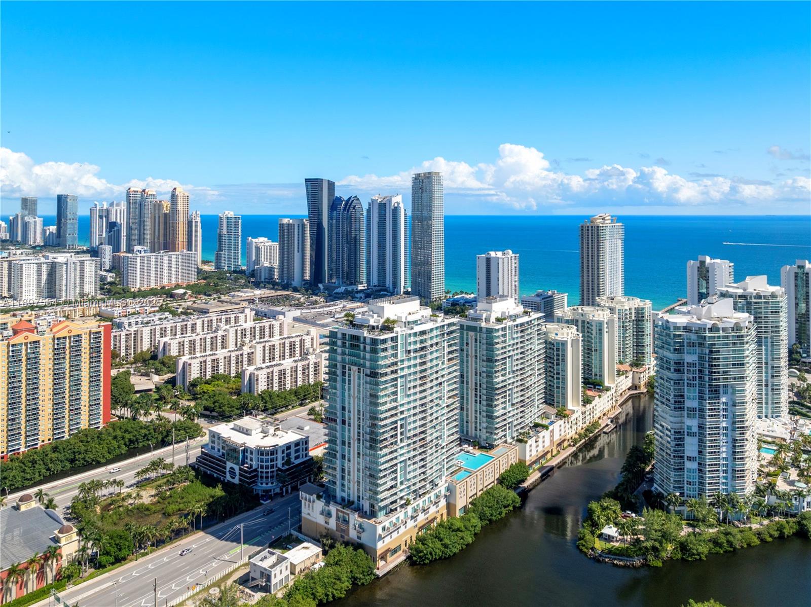 PARQUE TOWERS CONDO - Residential