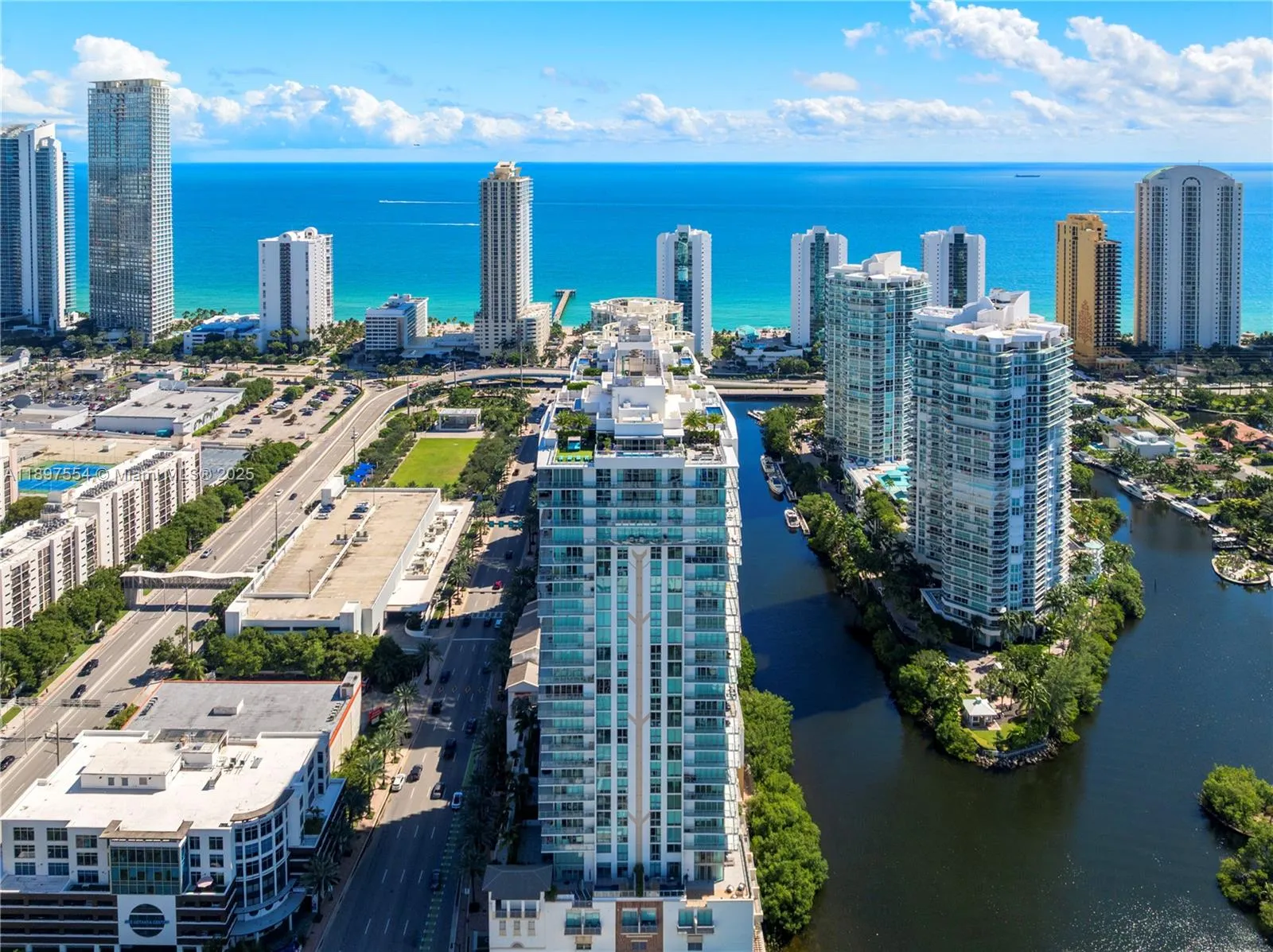 Sunny Isles Beach, Florida 33160, United States, 3 Bedrooms Bedrooms, ,4 BathroomsBathrooms,Residential,Active,229868