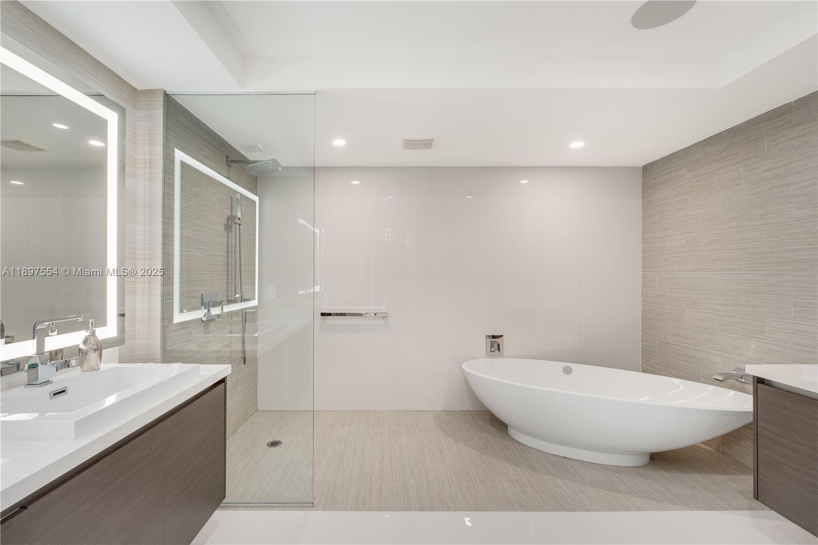 PARQUE TOWERS CONDO - Residential