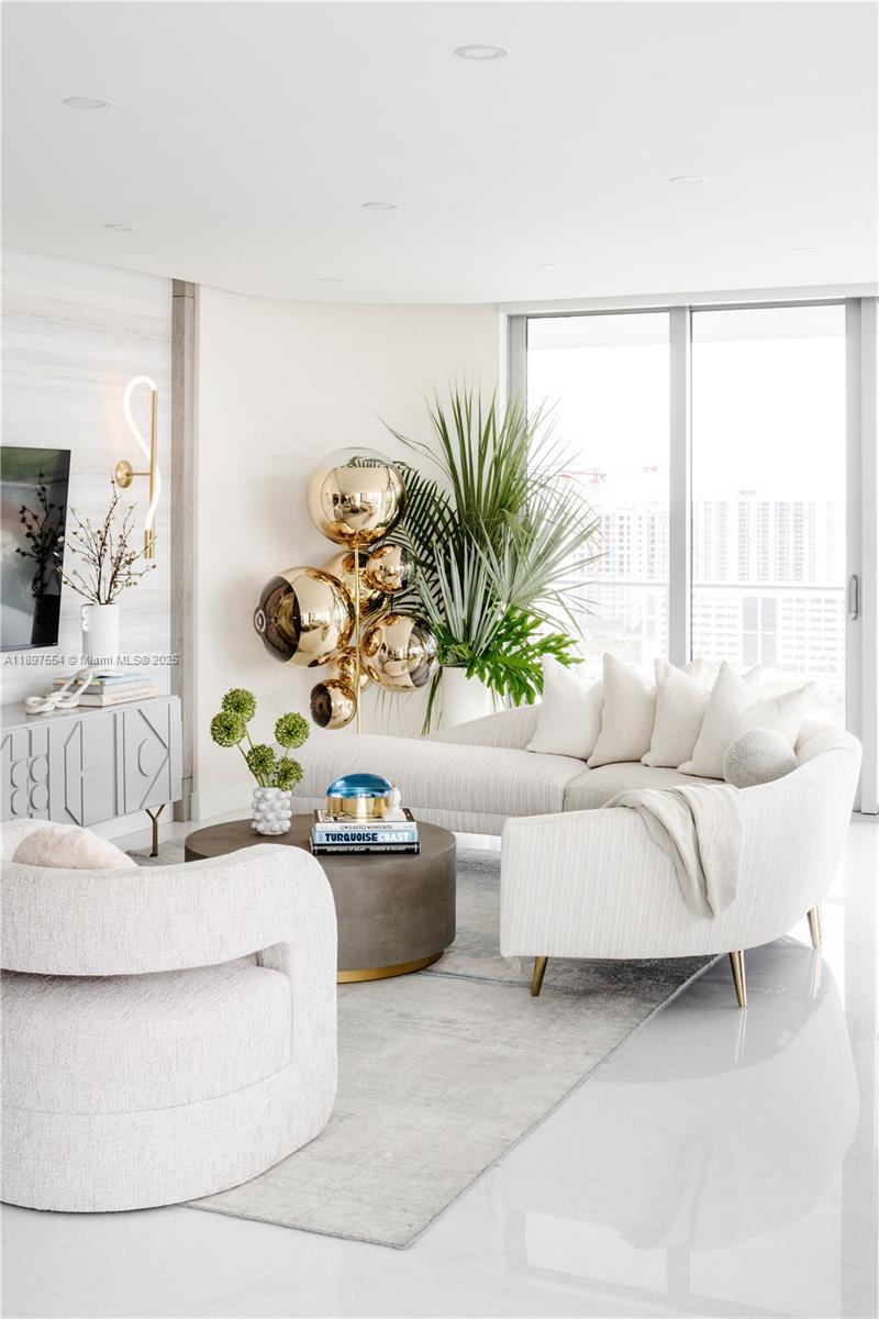 PARQUE TOWERS CONDO - Residential