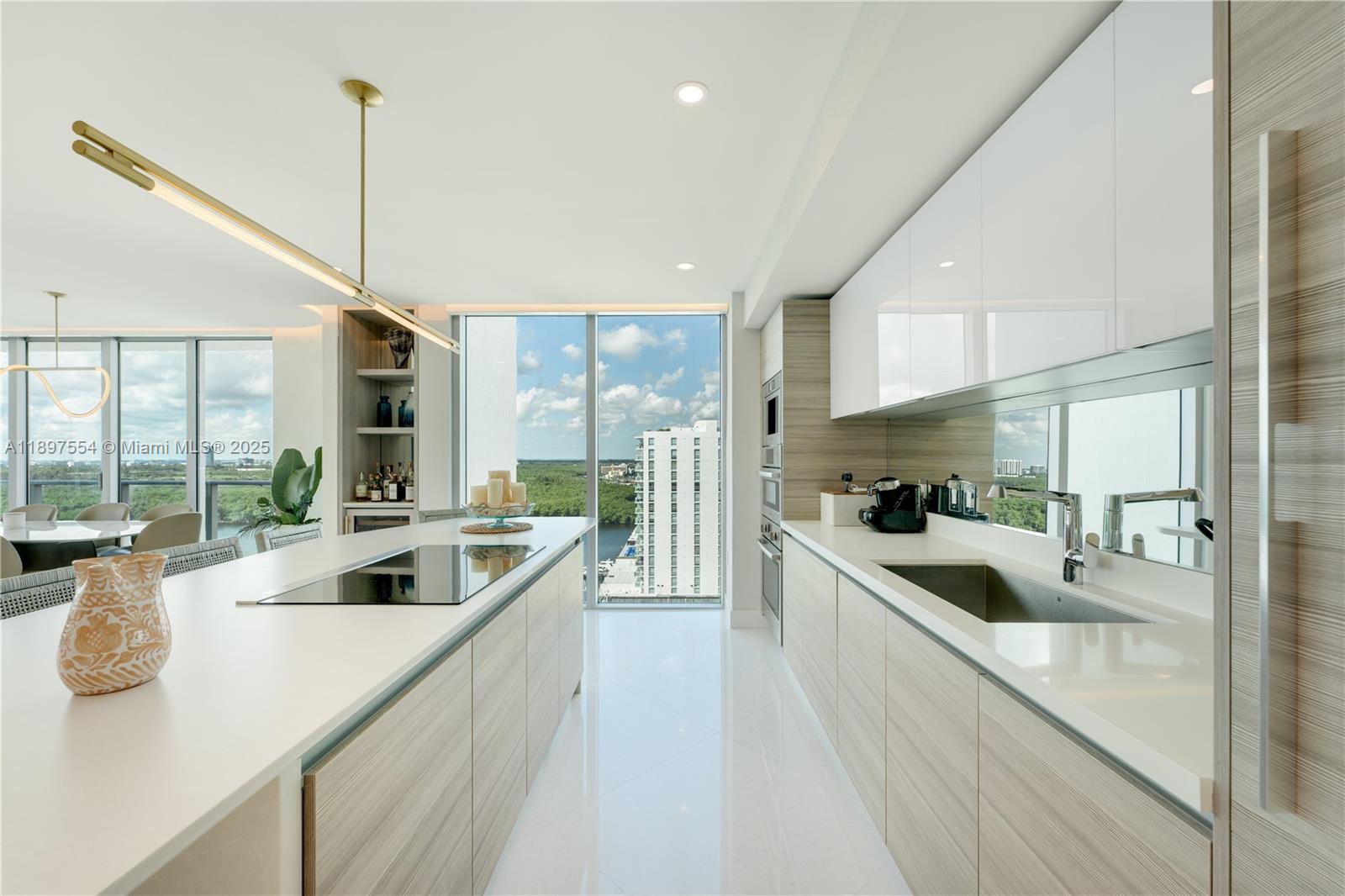 PARQUE TOWERS CONDO - Residential