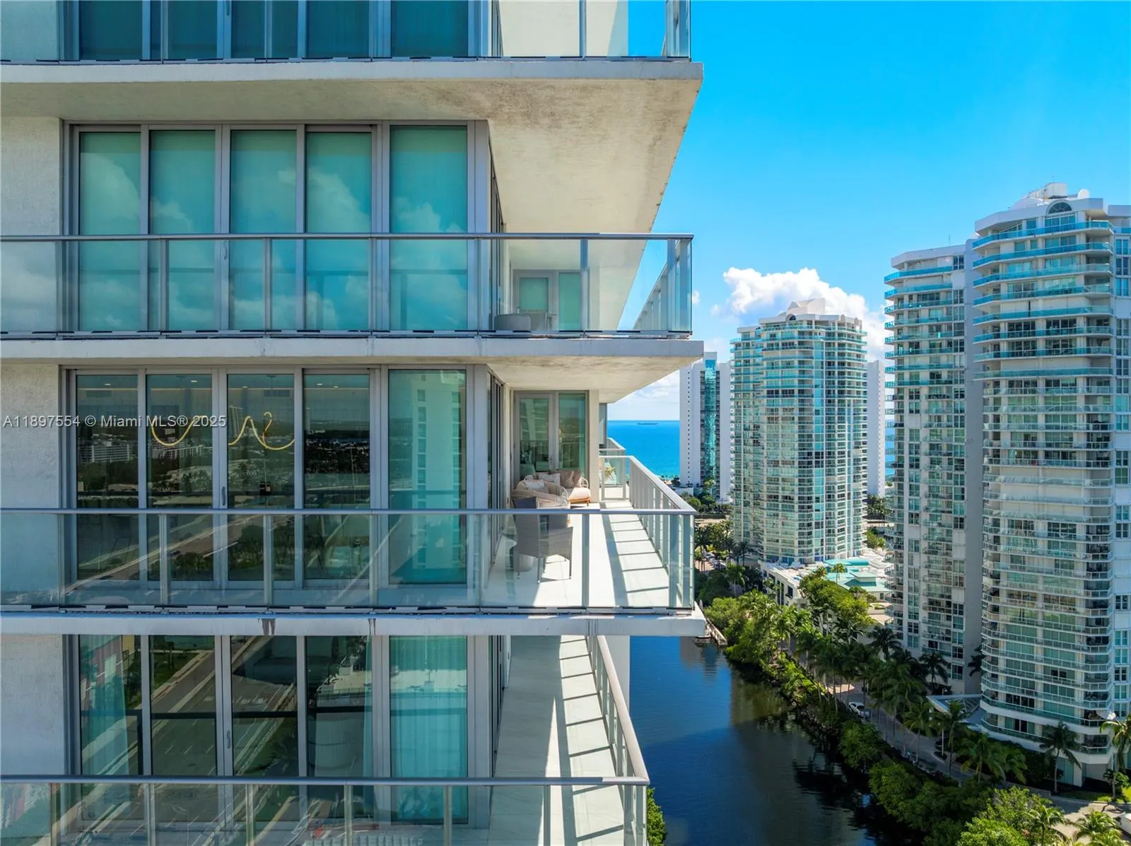 Sunny Isles Beach, Florida 33160, United States, 3 Bedrooms Bedrooms, ,4 BathroomsBathrooms,Residential,Active,229868