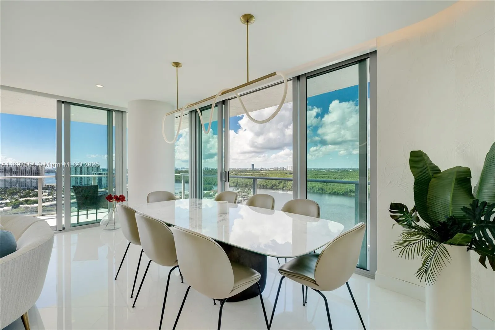 Sunny Isles Beach, Florida 33160, United States, 3 Bedrooms Bedrooms, ,4 BathroomsBathrooms,Residential,Active,229868