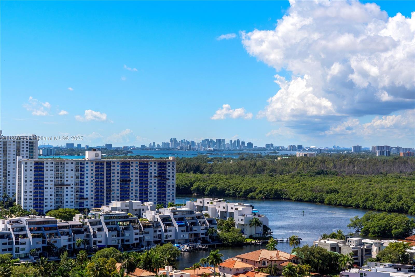 PARQUE TOWERS CONDO - Residential