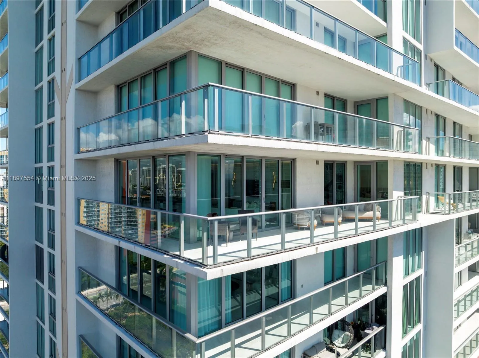 Sunny Isles Beach, Florida 33160, United States, 3 Bedrooms Bedrooms, ,4 BathroomsBathrooms,Residential,Active,229868