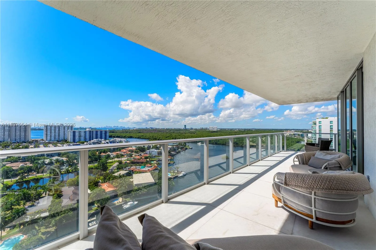 Sunny Isles Beach, Florida 33160, United States, 3 Bedrooms Bedrooms, ,4 BathroomsBathrooms,Residential,Active,229868