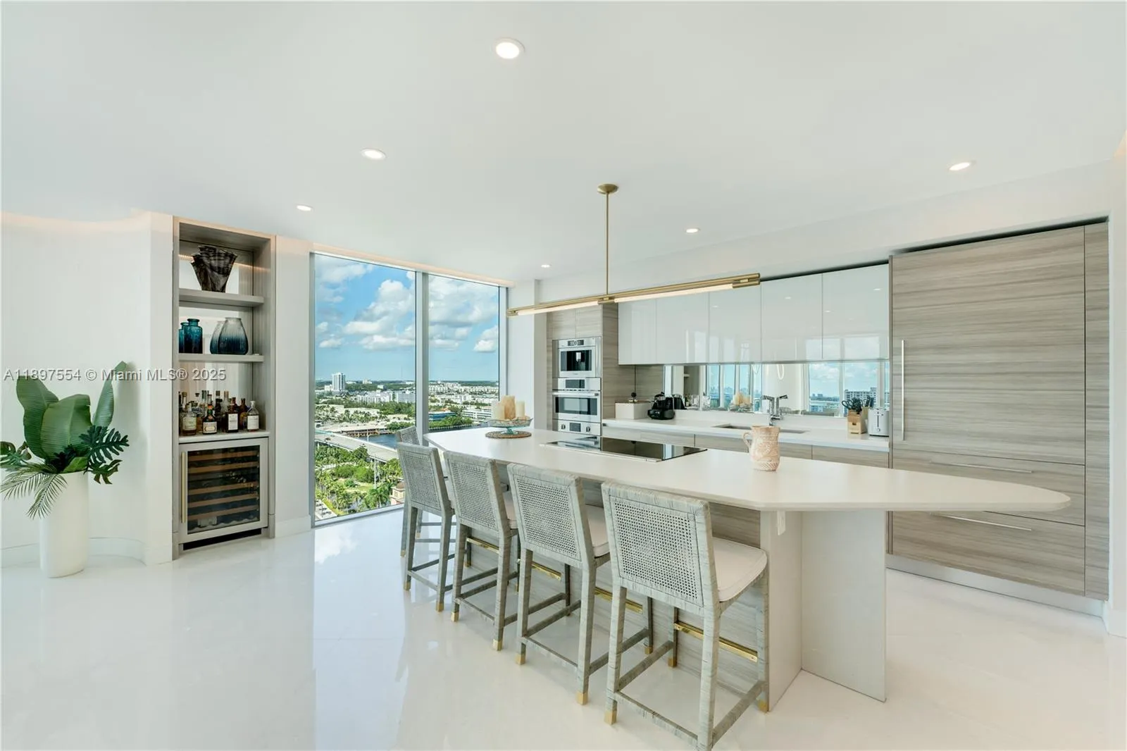 Sunny Isles Beach, Florida 33160, United States, 3 Bedrooms Bedrooms, ,4 BathroomsBathrooms,Residential,Active,229868