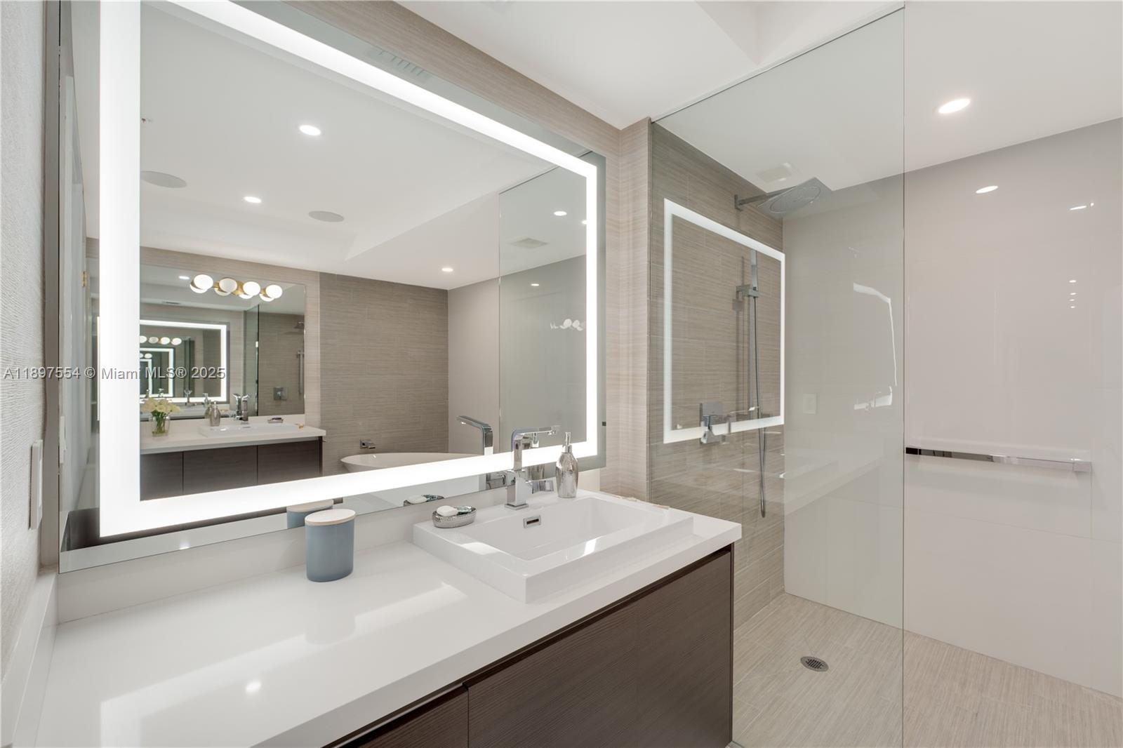 PARQUE TOWERS CONDO - Residential