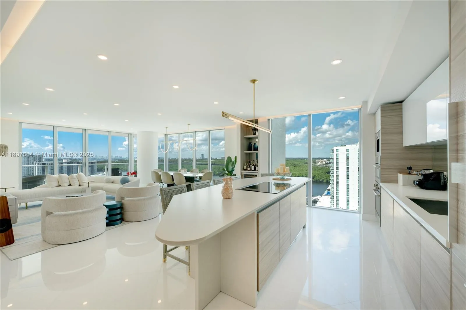 Sunny Isles Beach, Florida 33160, United States, 3 Bedrooms Bedrooms, ,4 BathroomsBathrooms,Residential,Active,229868