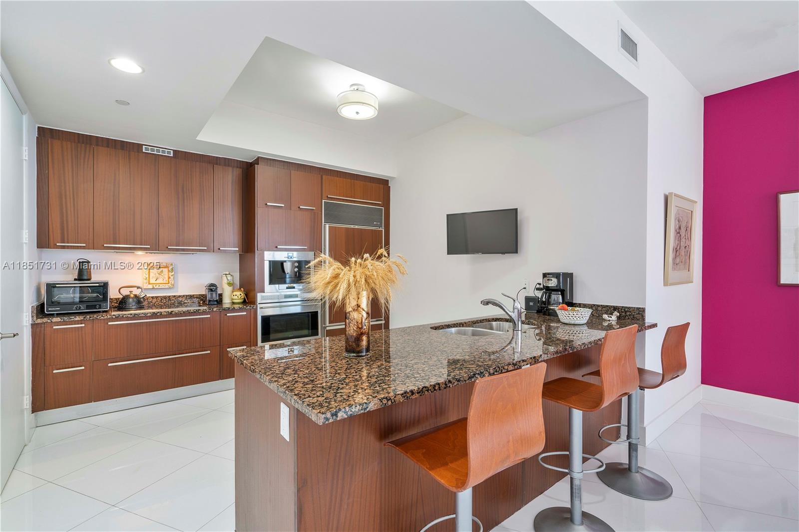 15811 Collins Ave 607