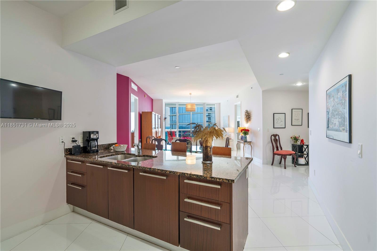 15811 Collins Ave 607
