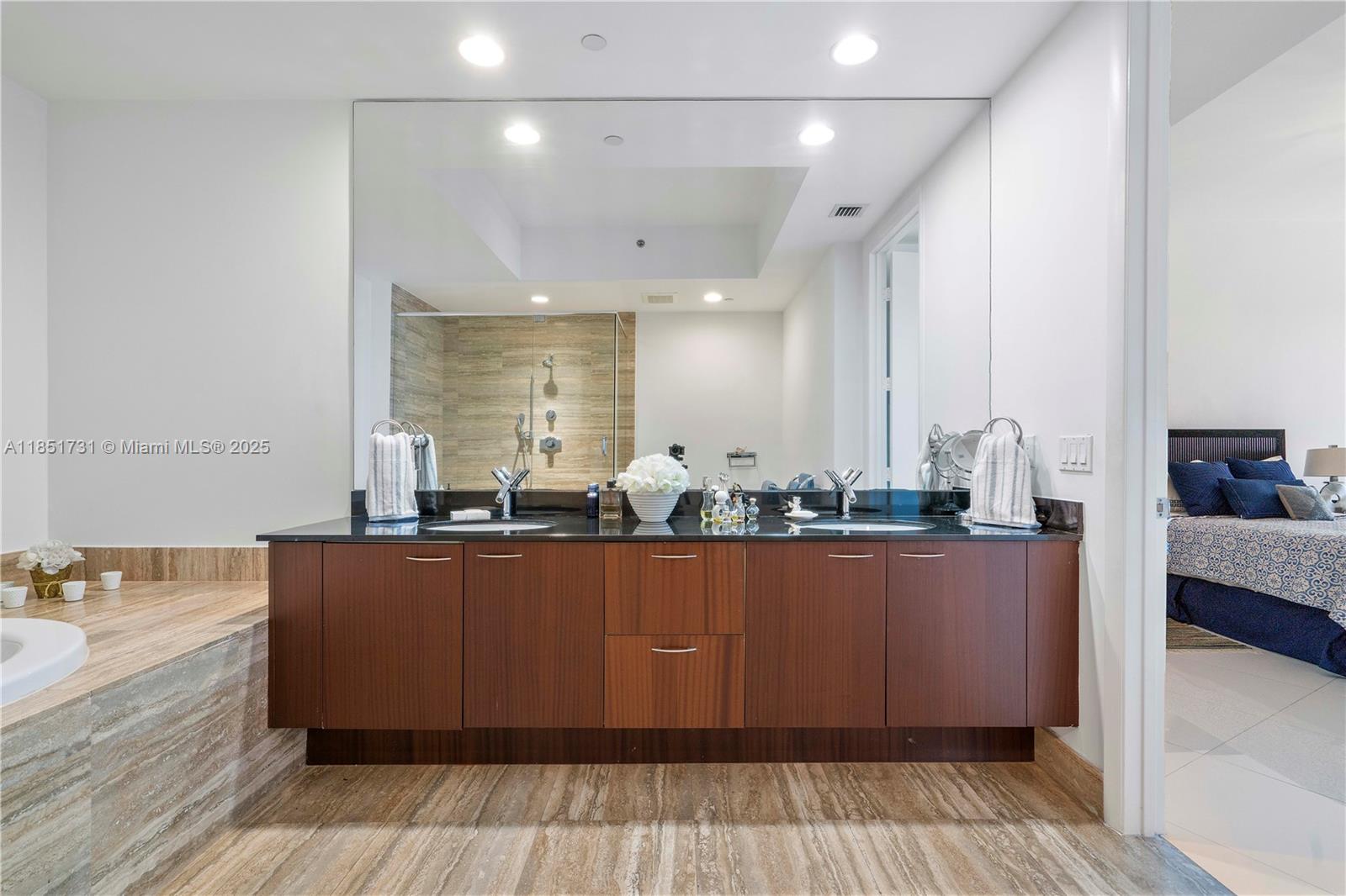 TDR TOWER III CONDO - Residential