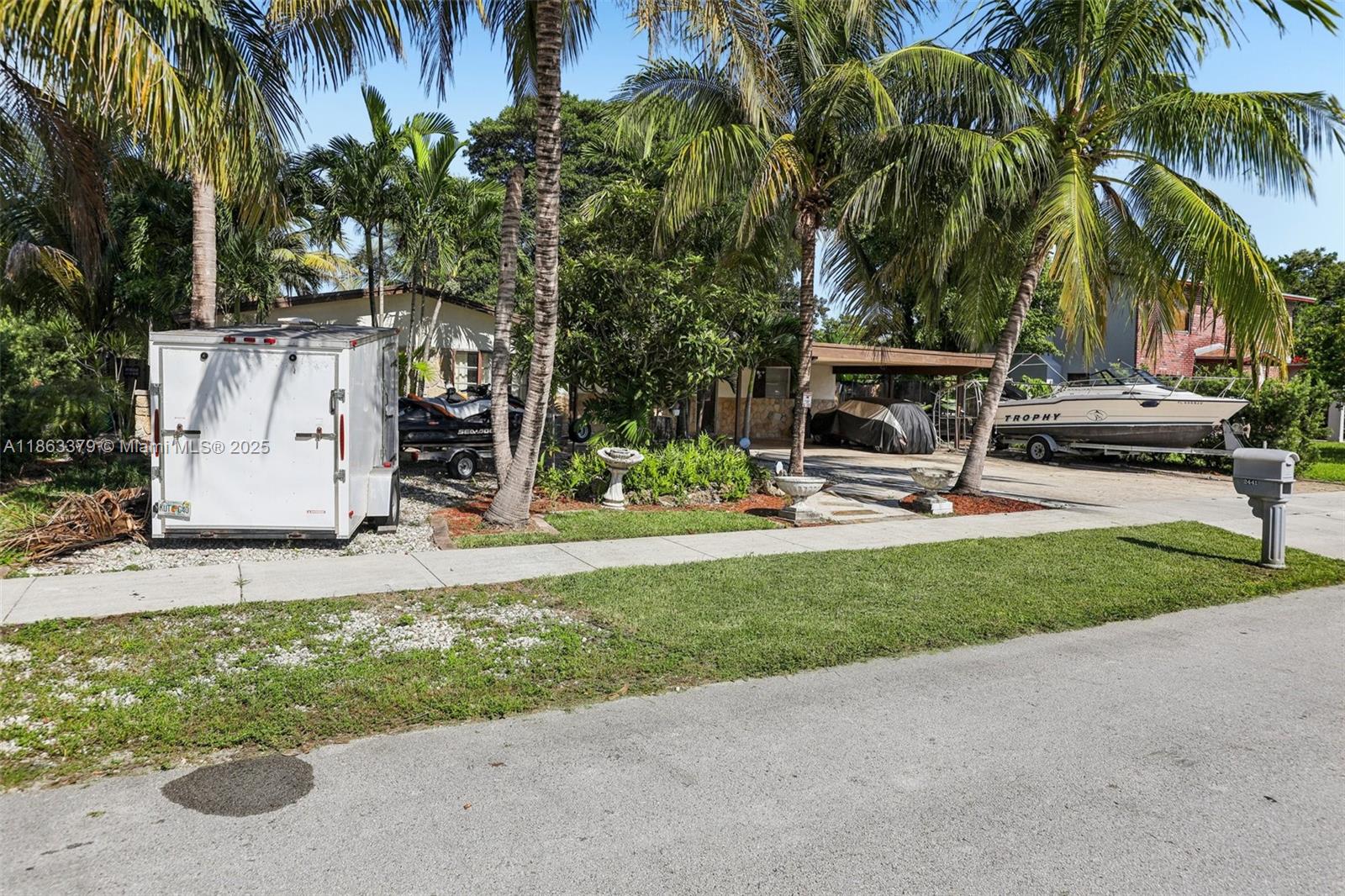 GOLDEN COURT - Residential