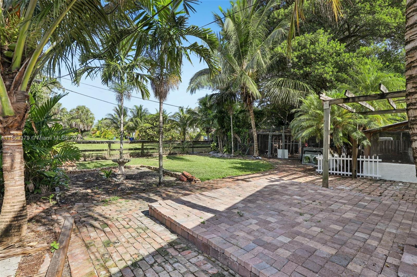 GOLDEN COURT - Residential