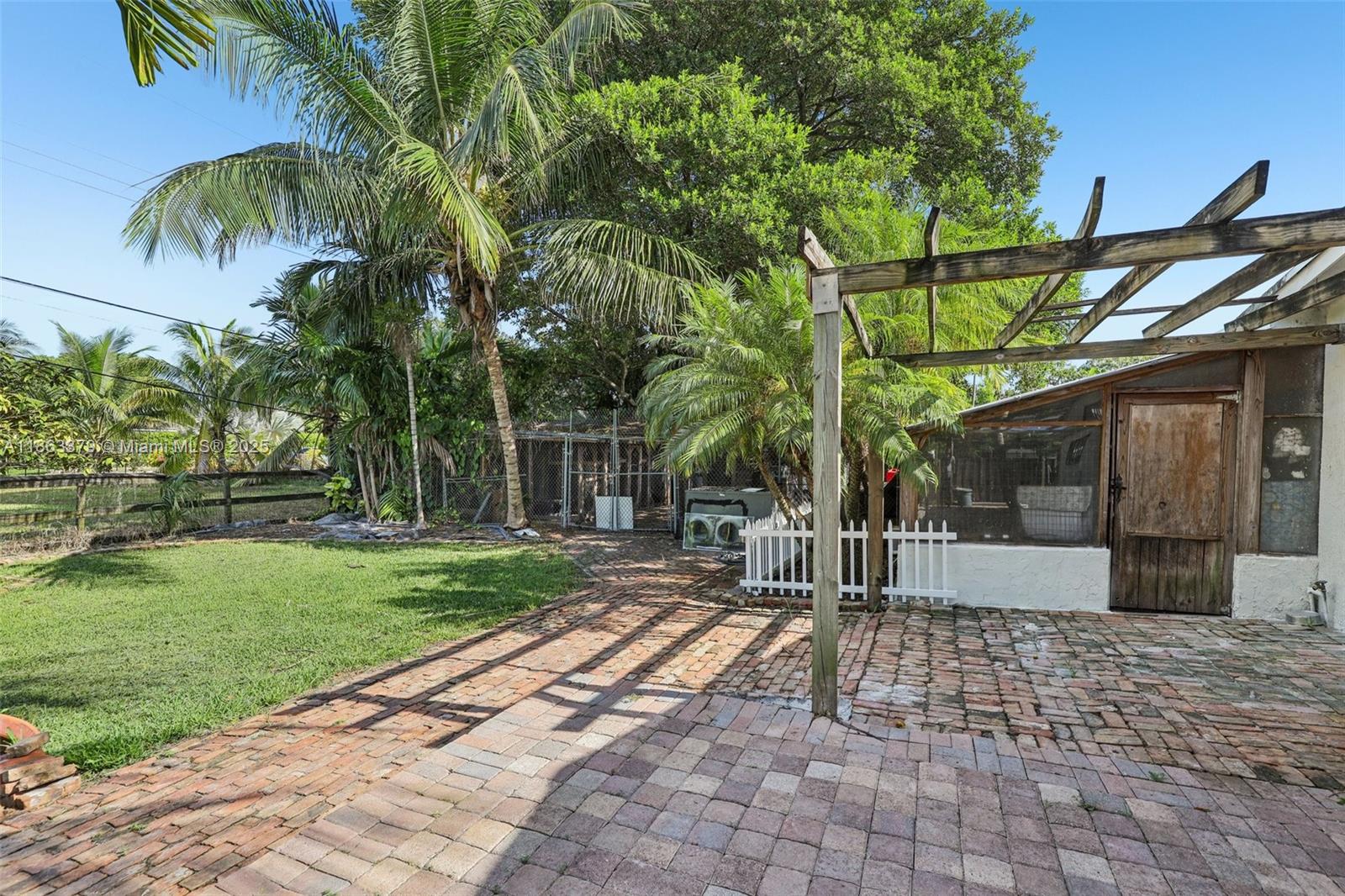 GOLDEN COURT - Residential