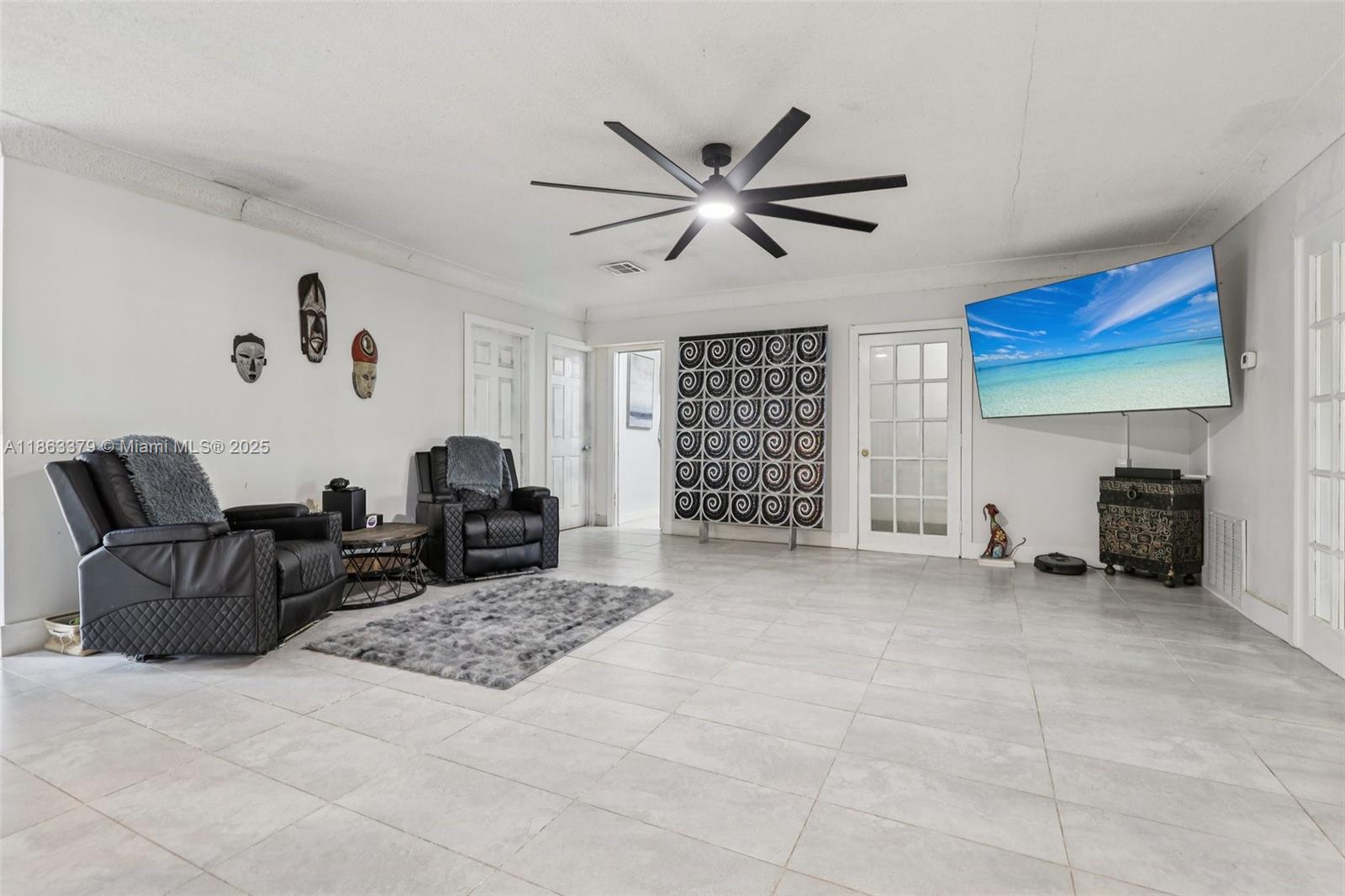 GOLDEN COURT - Residential